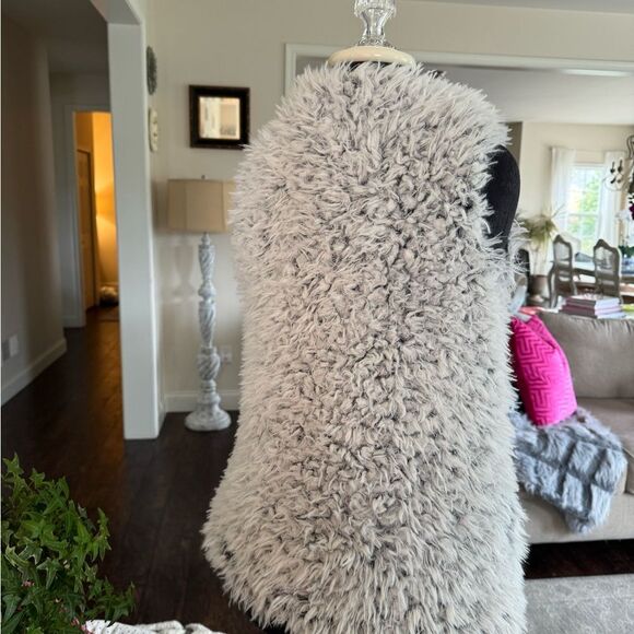 White paper crane Faux Fur Vest size small - Picture 3 of 4